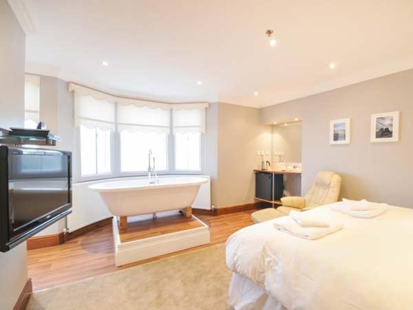 Queen's Cliff Holiday home *